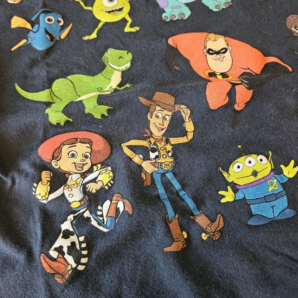 Unisex Disney Pixar Characters T Shirt Size Medium - Picture 9 of 10